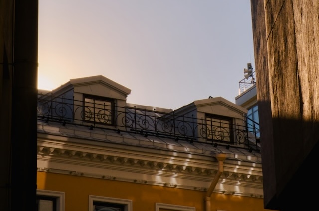 Temporary vs. Permanent Rooftop Railings: What’s Best for Your Roofing Project?